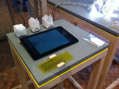 Sustainable packaging, Graphic design, Video Making for the project ‘Dia Paper Experiment, Fruit Bowl. Notes an experimental’, July 2014. Realized for the exhibition Diatom De-Science. Intersection between Design and Science at Città della Scienza,...